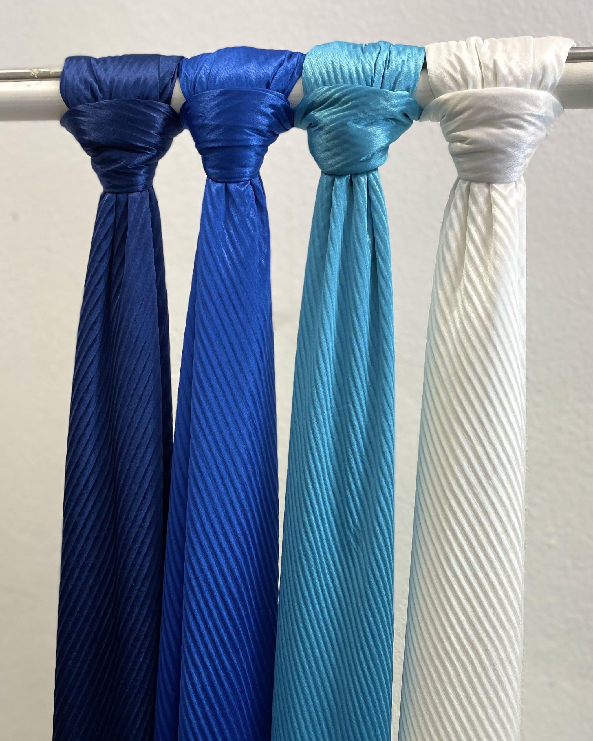 Marieneblau-Royalblau-Türkis-Crem