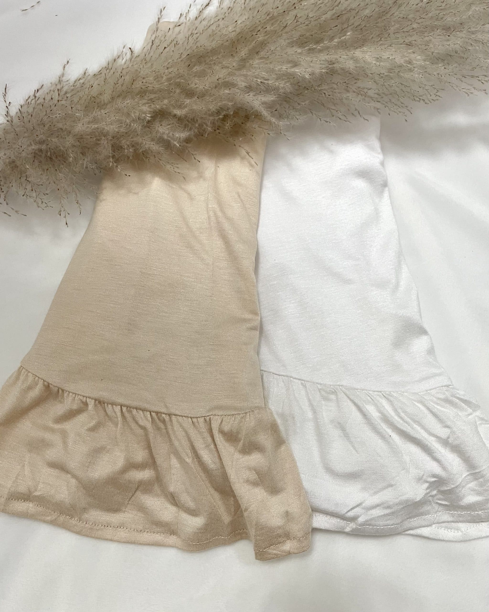 Beige-Weiß