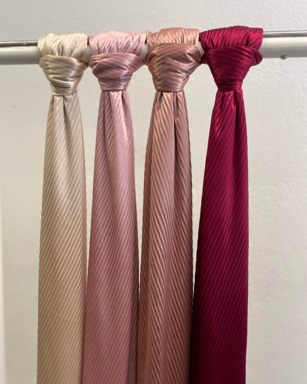 Beige-Rosa-Altrosa-Weinrot