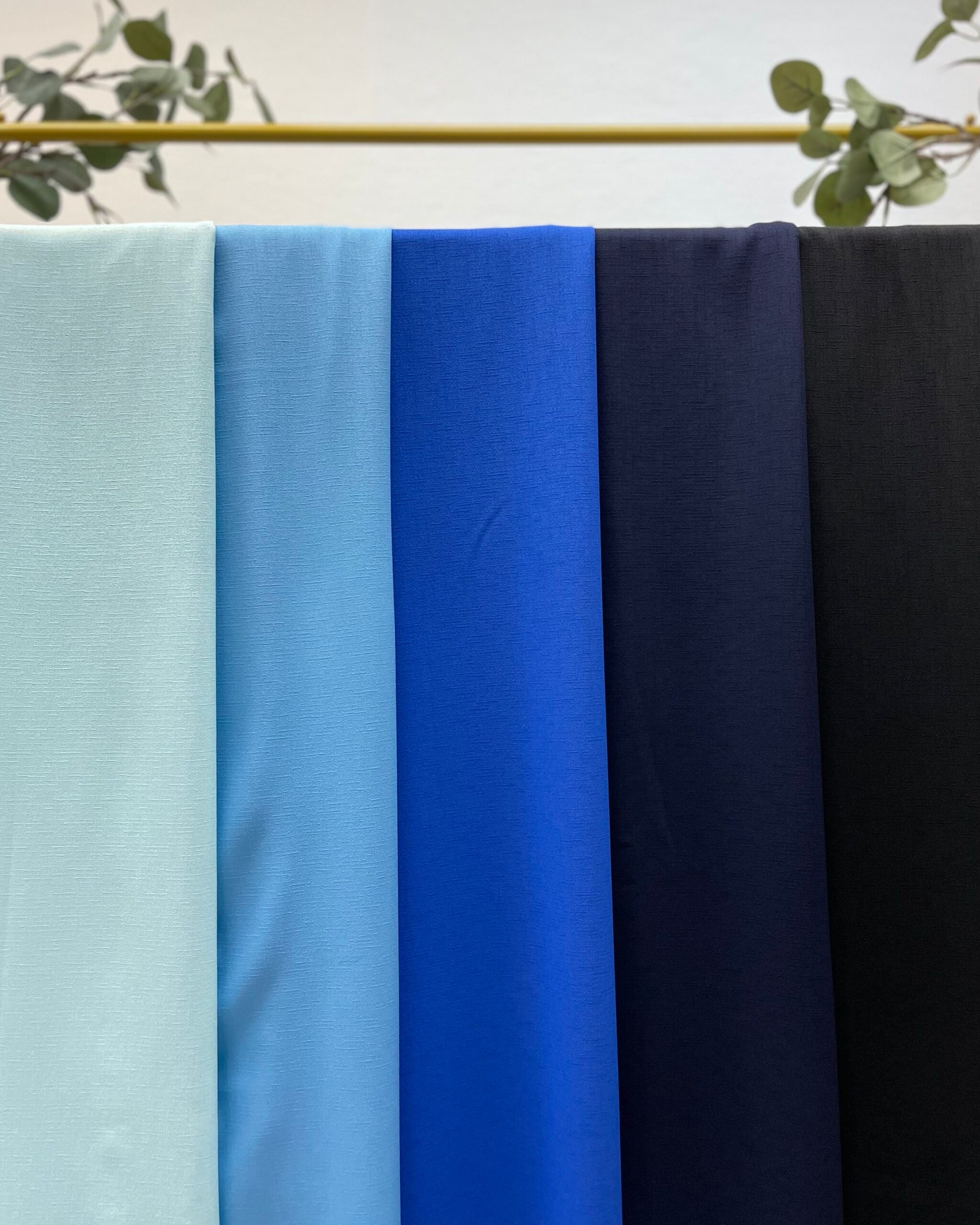 Mint-Hellblau-Royalblau-Marieneblau-Schwarz