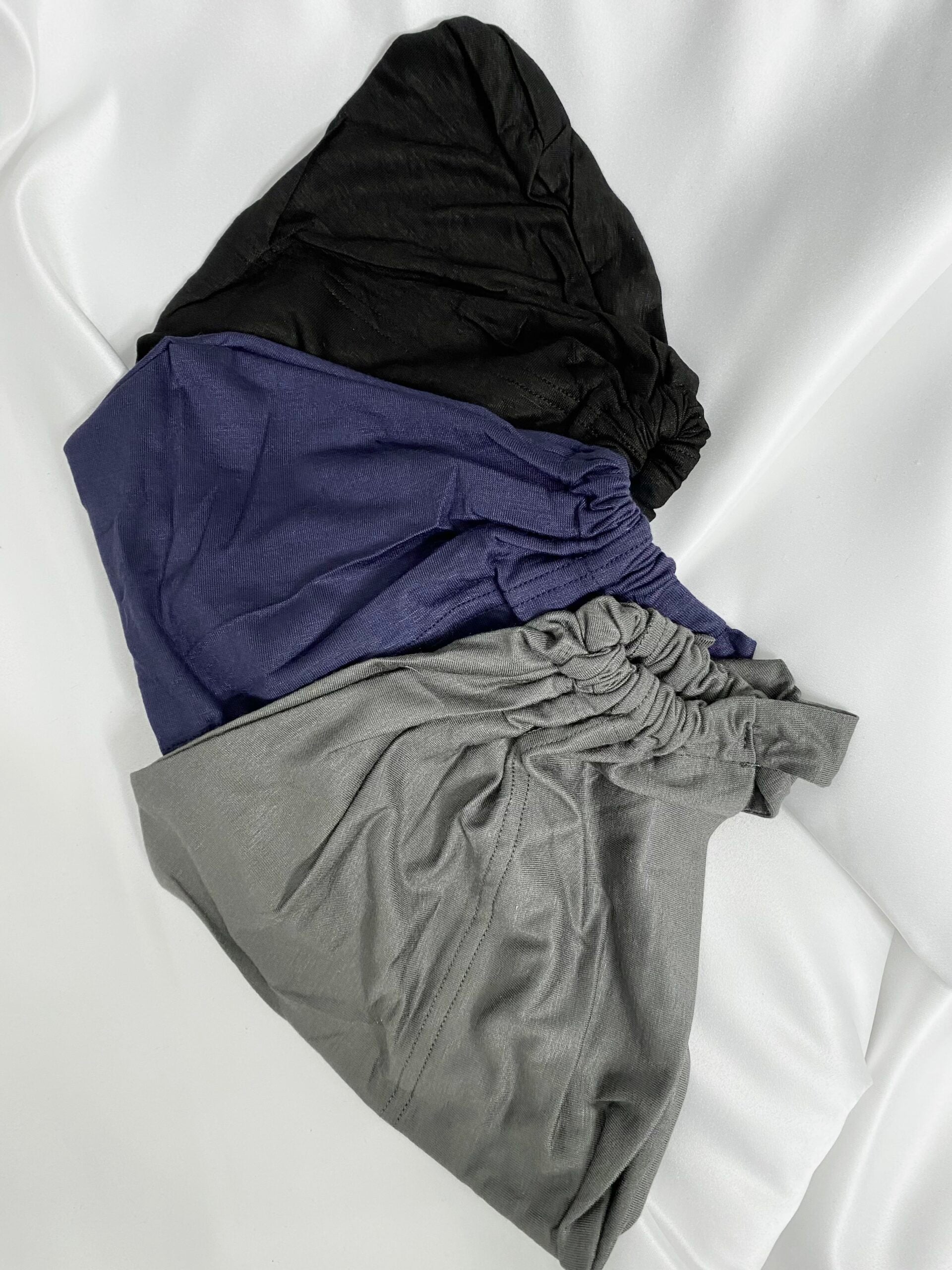 Schwarz-Marieneblau-Kaki
