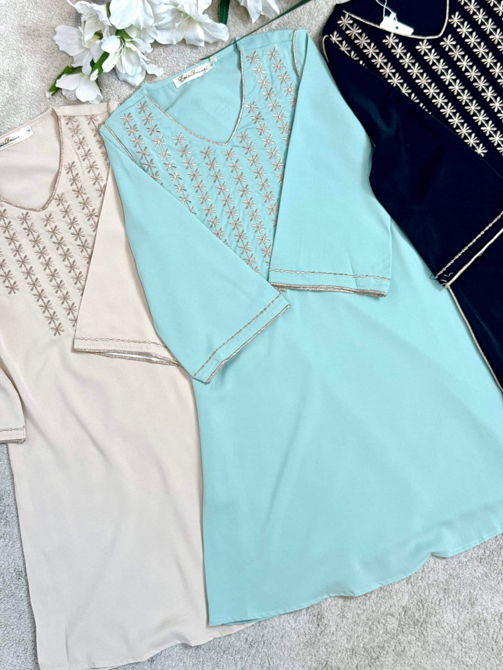 Beige-Mint-Schwarz
