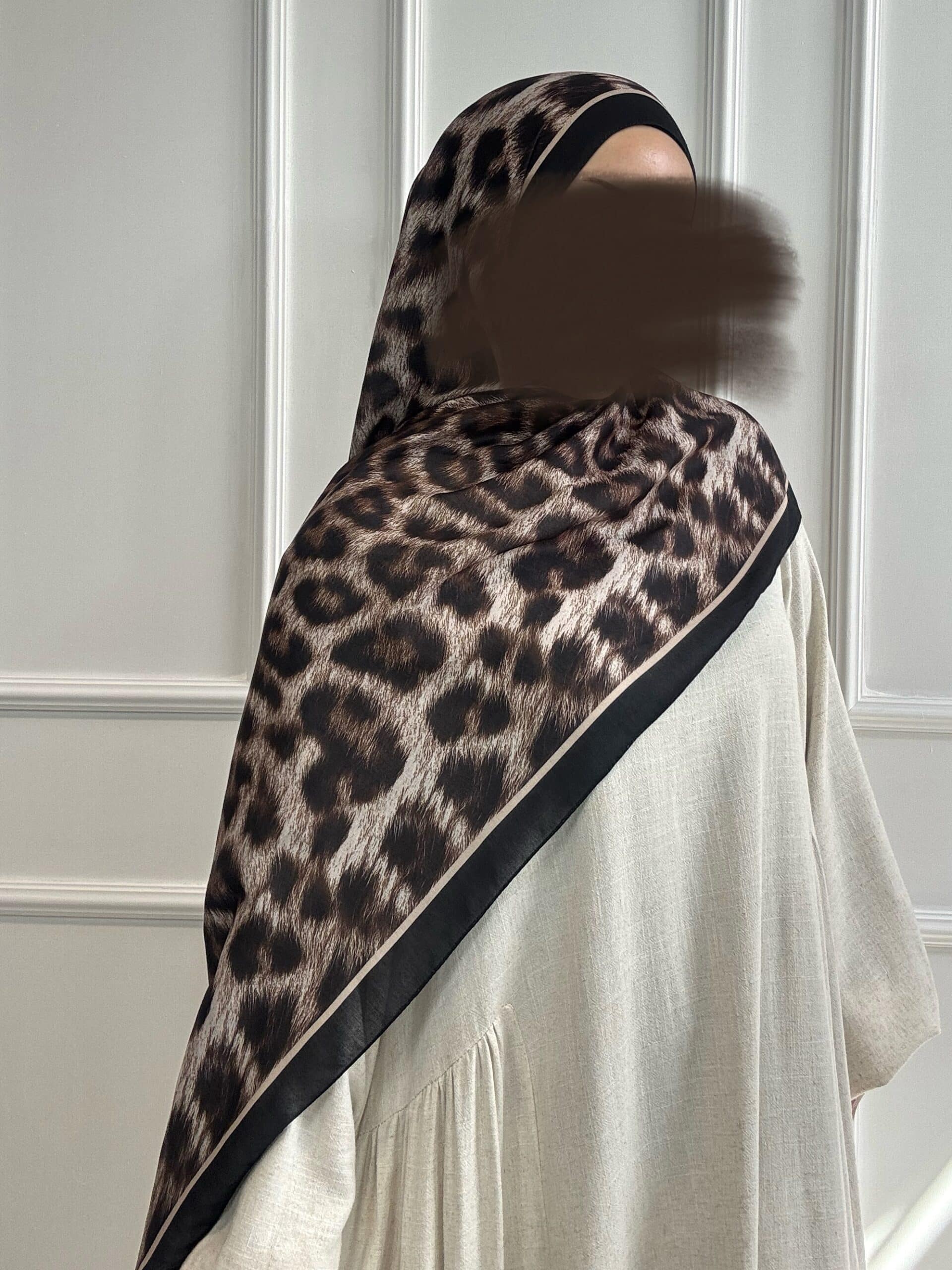 Brown Leo