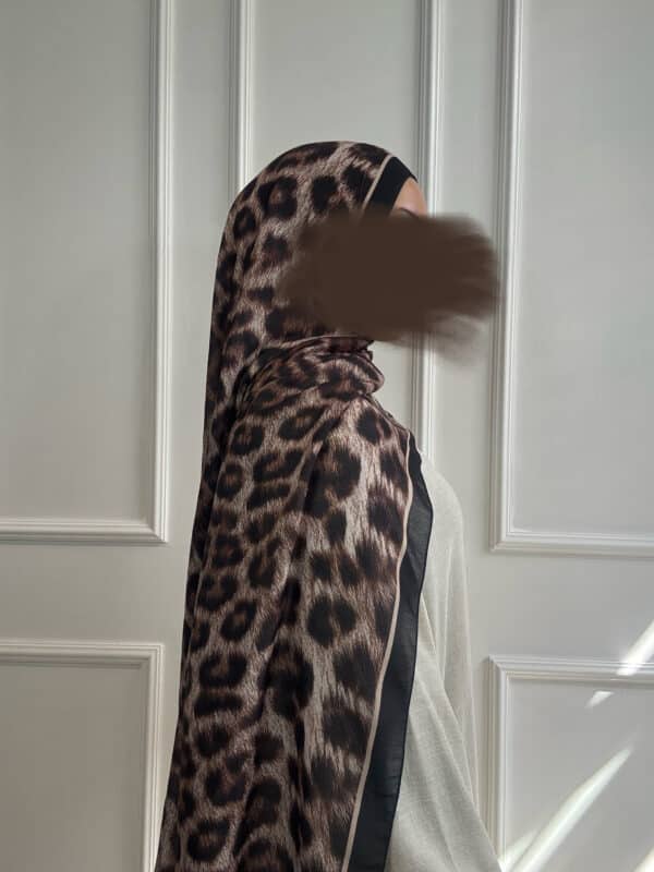 Brown Leo