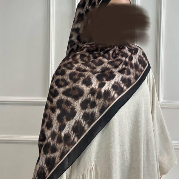 Brown Leo